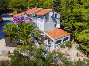 Villa Klara 50 m od plaže, uvala Osibova, Milna, Brač, Dalmacija